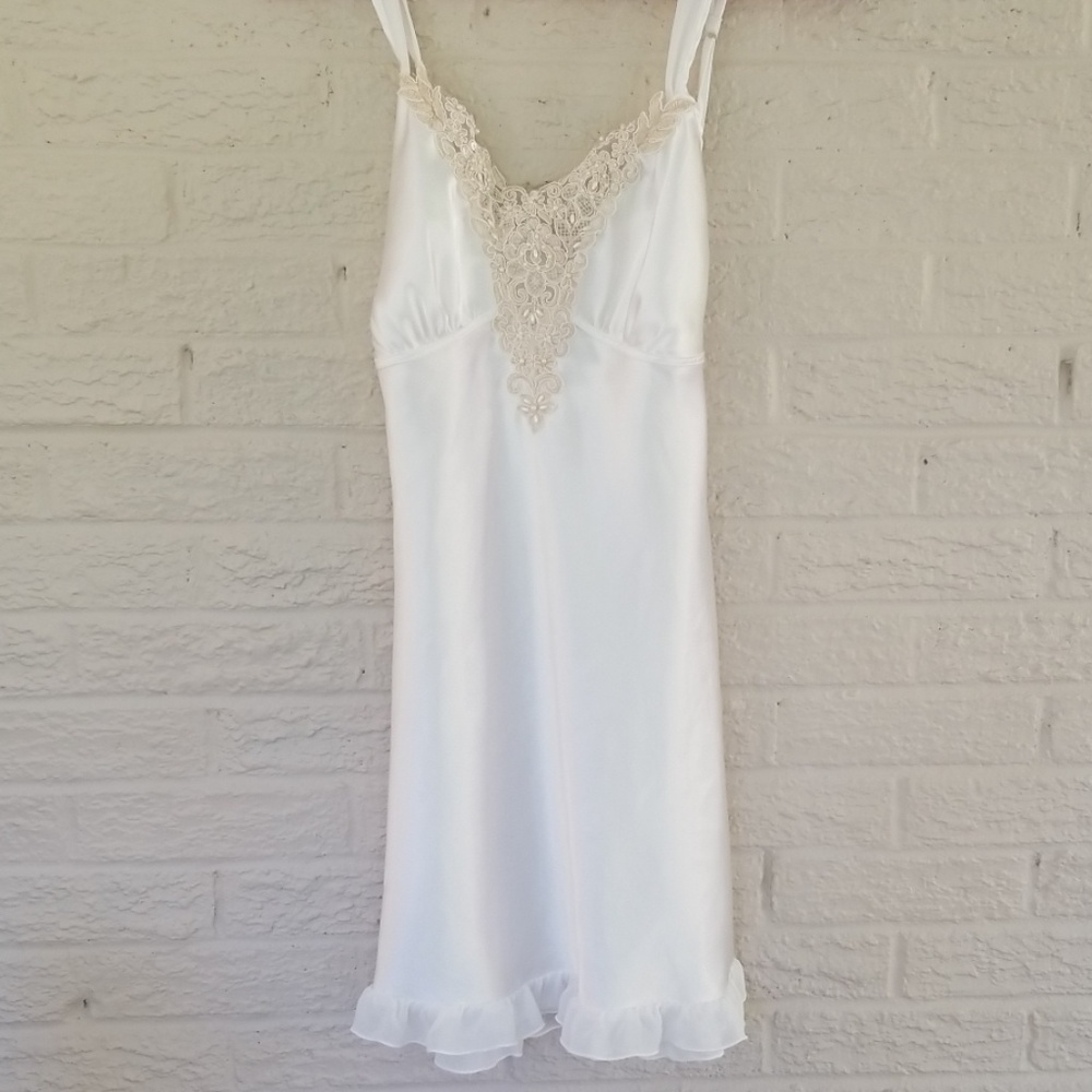 LINEA DONATELLA Beautiful beaded Satin Chemise szM